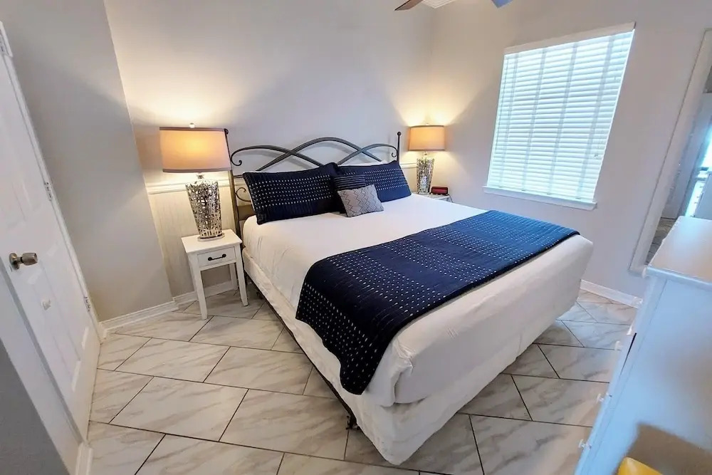 Royal Palms 1306 1 Bedroom Condo by RedAwning