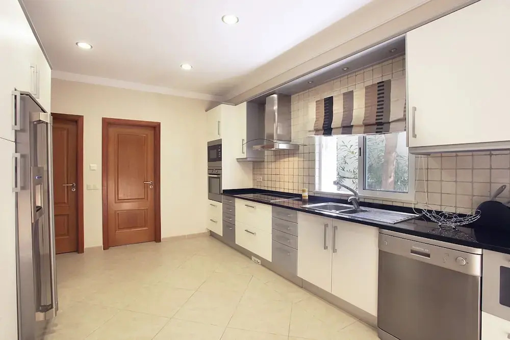 Outstanding Villa Very Well Located Near The Beach