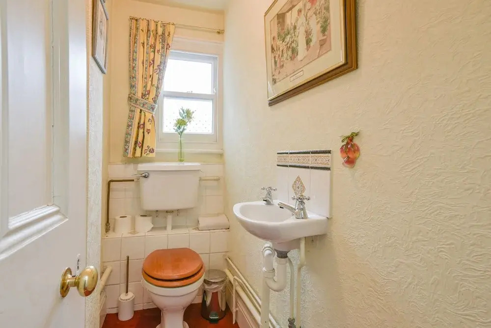 Melrose Lodge 4-bedroom house 1-bed flat