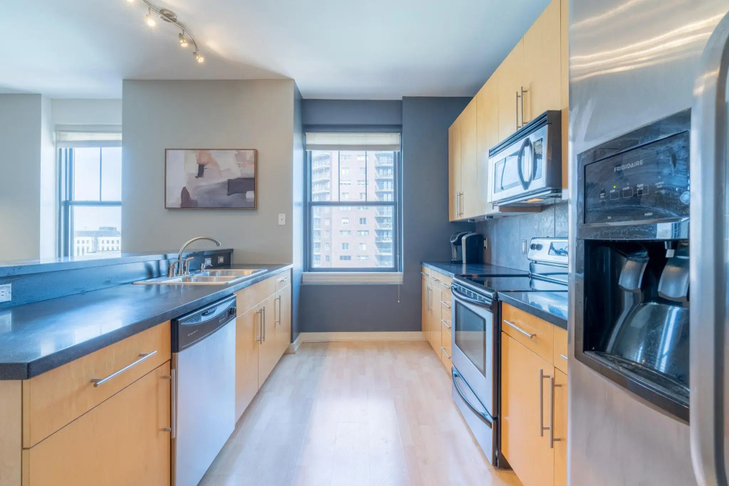 King Bed | Garage | Wifi | Skywalk Access & More!