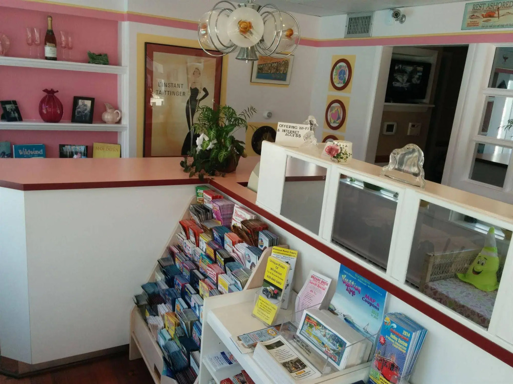 Pink Champagne Boutique Motel