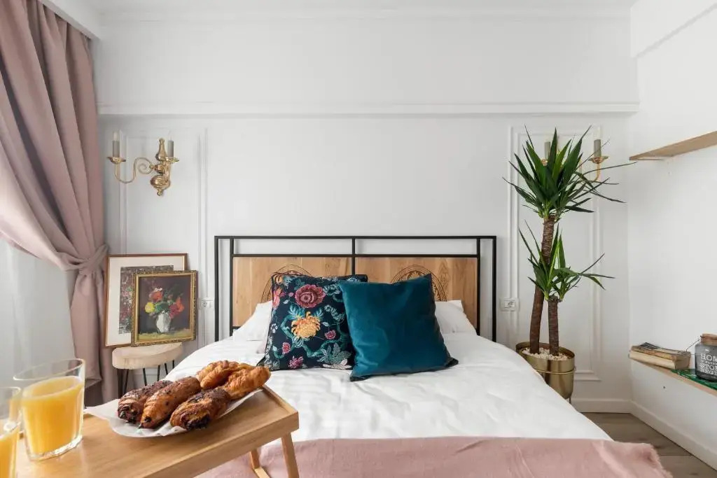 Contemporary 3-Bedroom Lofts - Modern Touches Meet Classic Elegance by Calea Victoriei