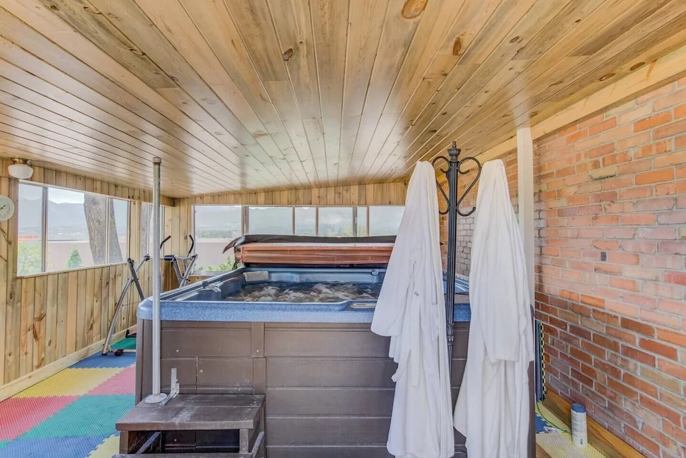 Garden-level Perfect Hot tub Fire Pit & More!