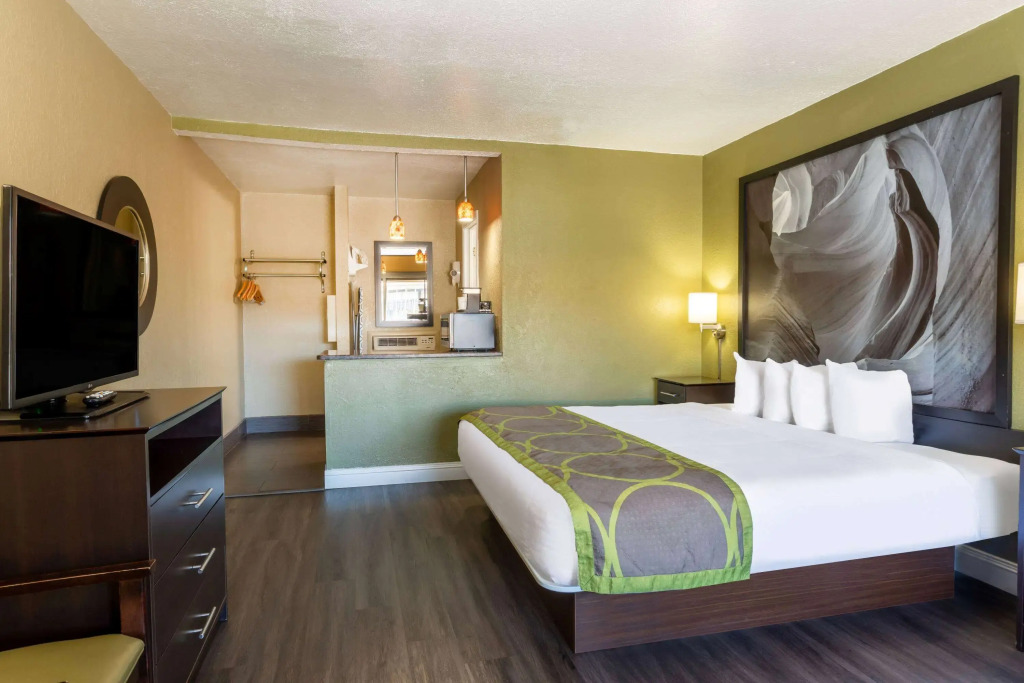 Super 8 by Wyndham NAU/Downtown Conference Center