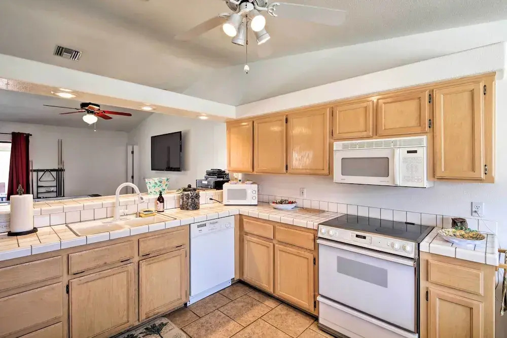 Patio, Rooftop Deck & Mtn Views: Lake Havasu Home!