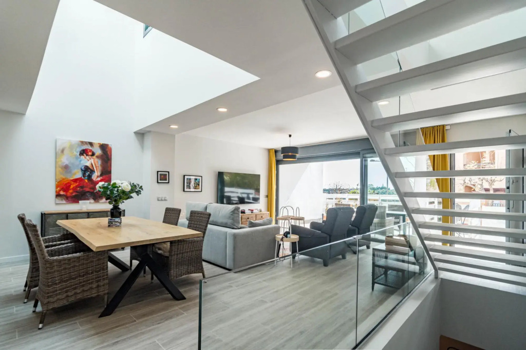 LMT46- Spacious townhouse modern style