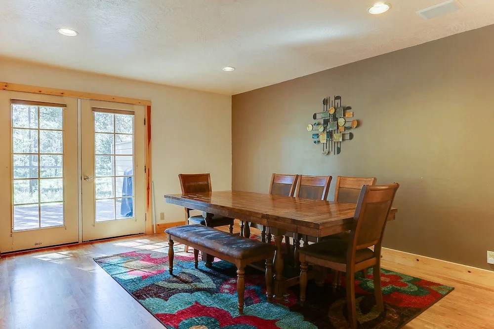 3 Mt Baker Peaceful Lodge Style Home with Private Hot Tub and BBQ on the Patio by RedAwning