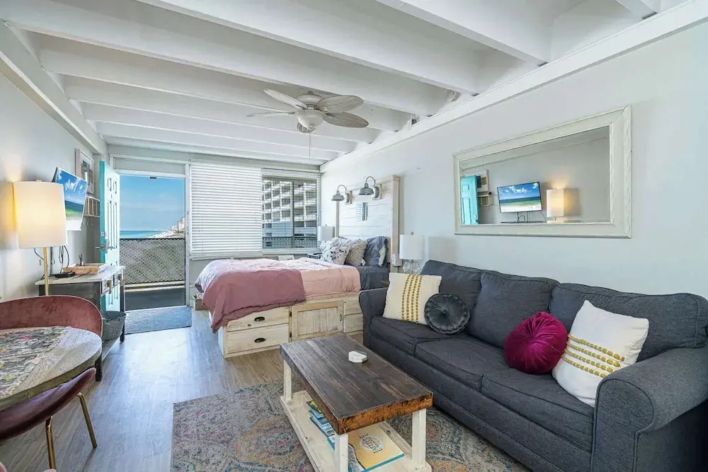 Coral Cove Beachfront Condo for 3 w/ Onsite Pool