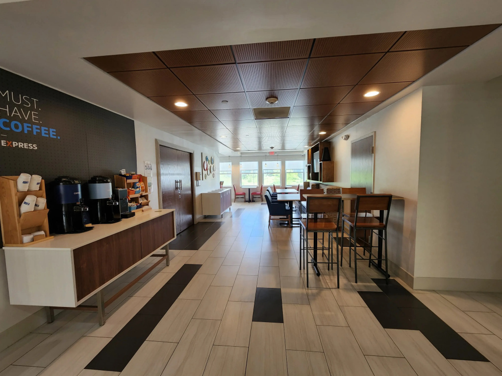 Holiday Inn Express & Suites Rochester by IHG