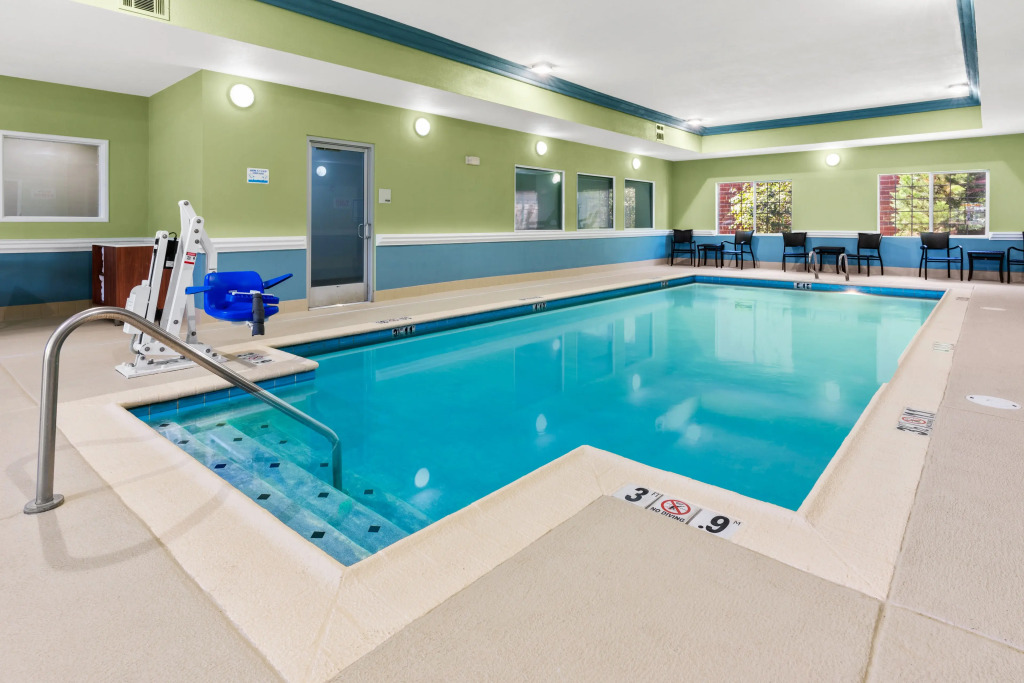 Holiday Inn Express & Suites Klamath Falls Central by IHG