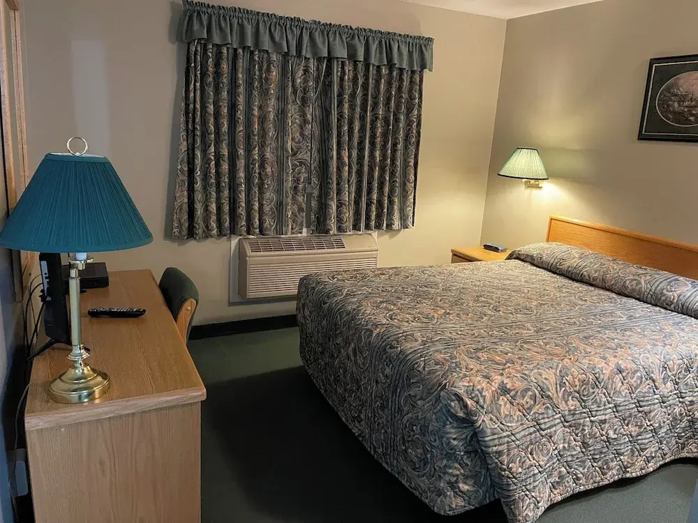 4 Pines Motel