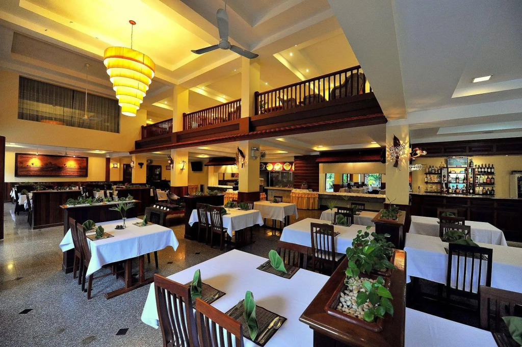 City River Hotel