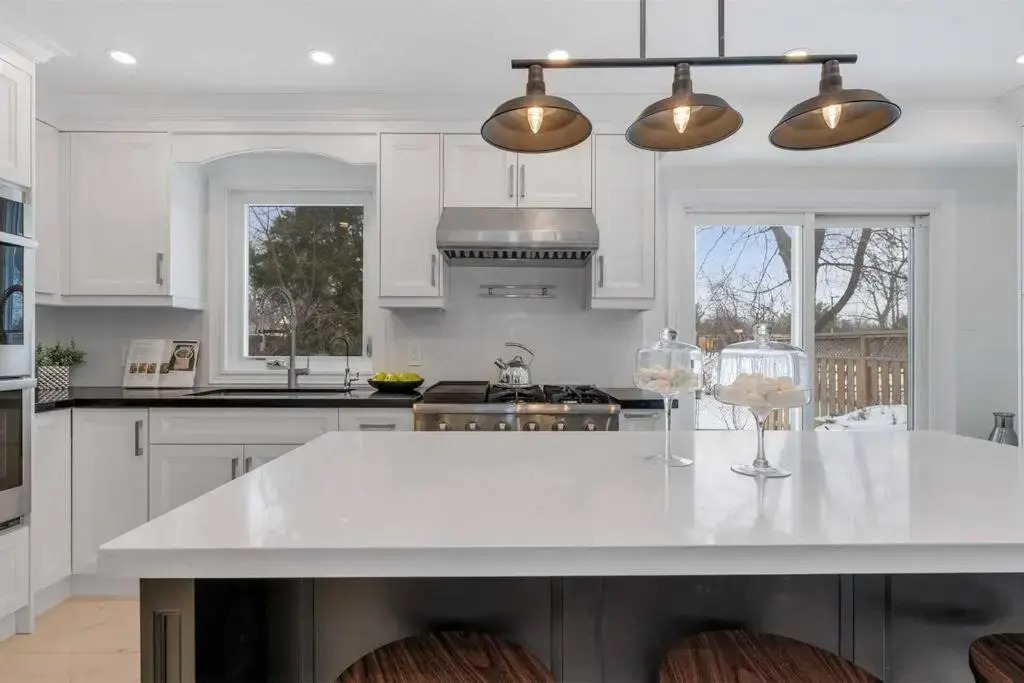 Modern main floor 3-bdrm apt backing onto a park