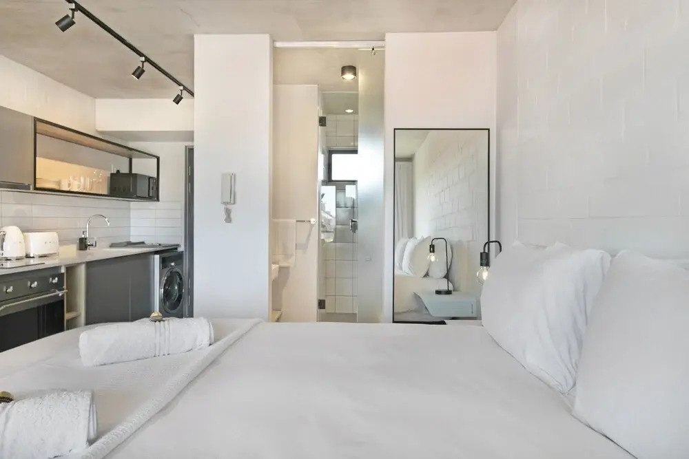 The Ivory 207 by HostAgents