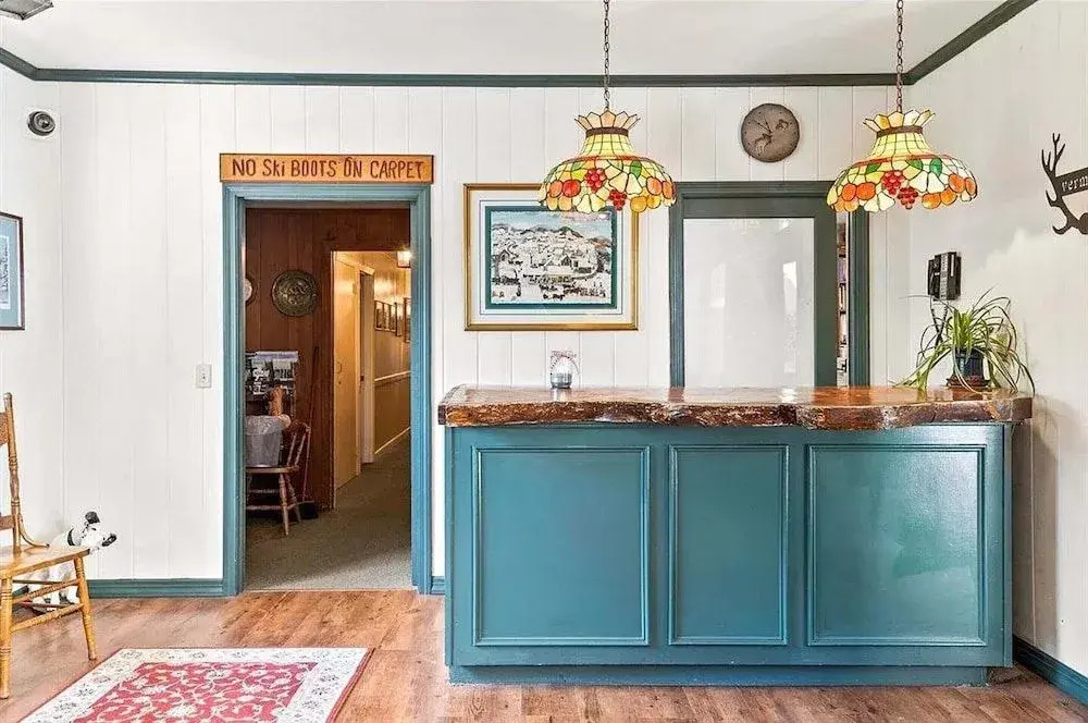 Mountaineer Inn