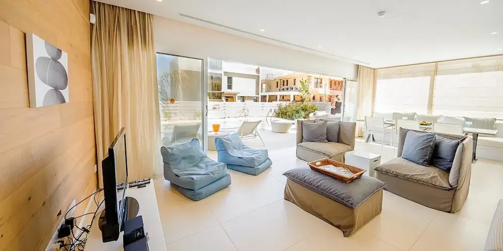 Rent Private Villa 100