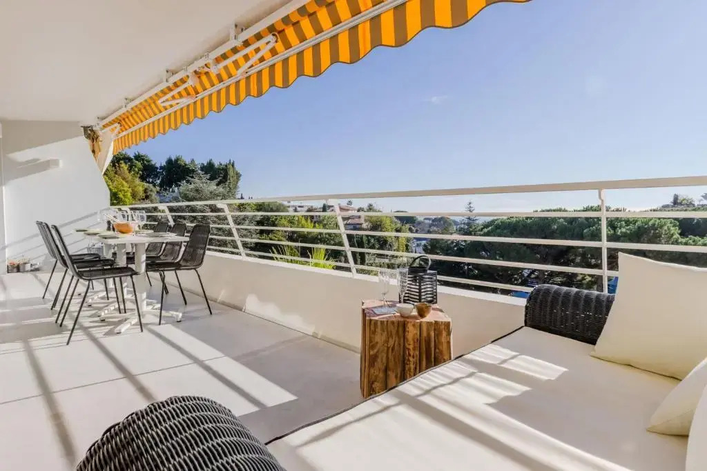 SERRENDY Splendid 3-bedroom apartment within an upscale