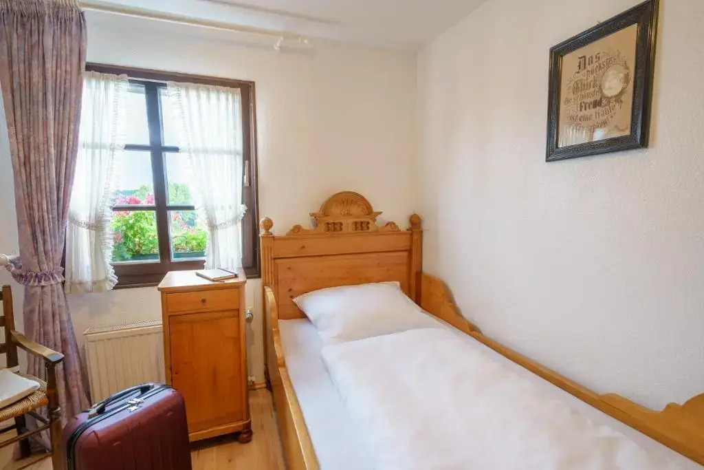 Hotel zur Post Dabringhausen - Quiet Business Hotel near Cologne and Dusseldorf Trade Fairs