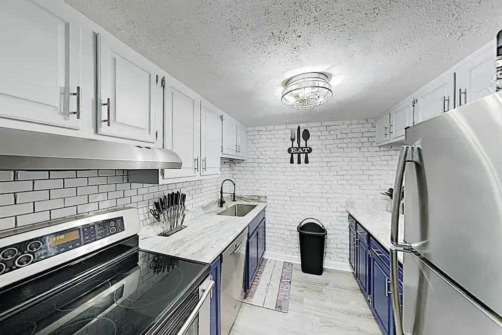 Updated Beach Condo W/ Pool - Steps To Sand! Condo