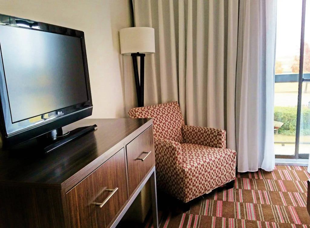 Holiday Inn Irving Las Colinas by IHG