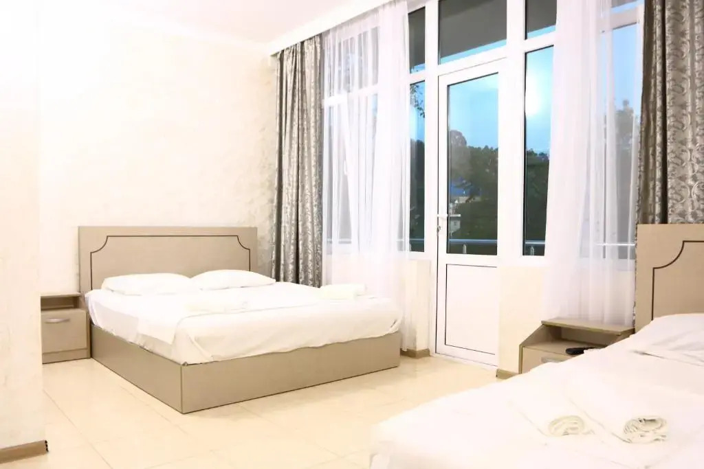 Rainbow Rooms Apart Hotel