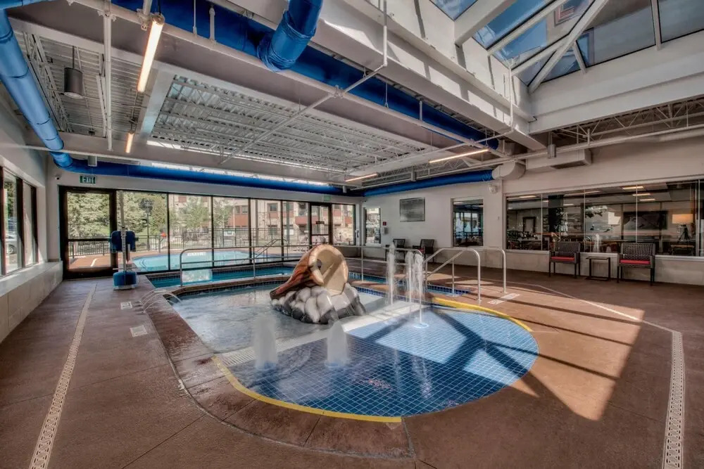 Stay Slopeside At Peak 9, Cozy Studio Steps To Apres& Dining Studio Bedroom Condo by RedAwning