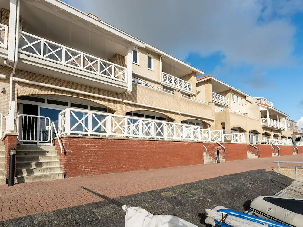 Luxurious 6-person Apartment in Grevelingenmeer Marina