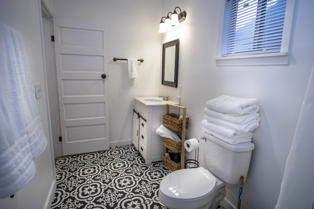 Downtown View Cozy 2br/1ba Home Sleeps 8