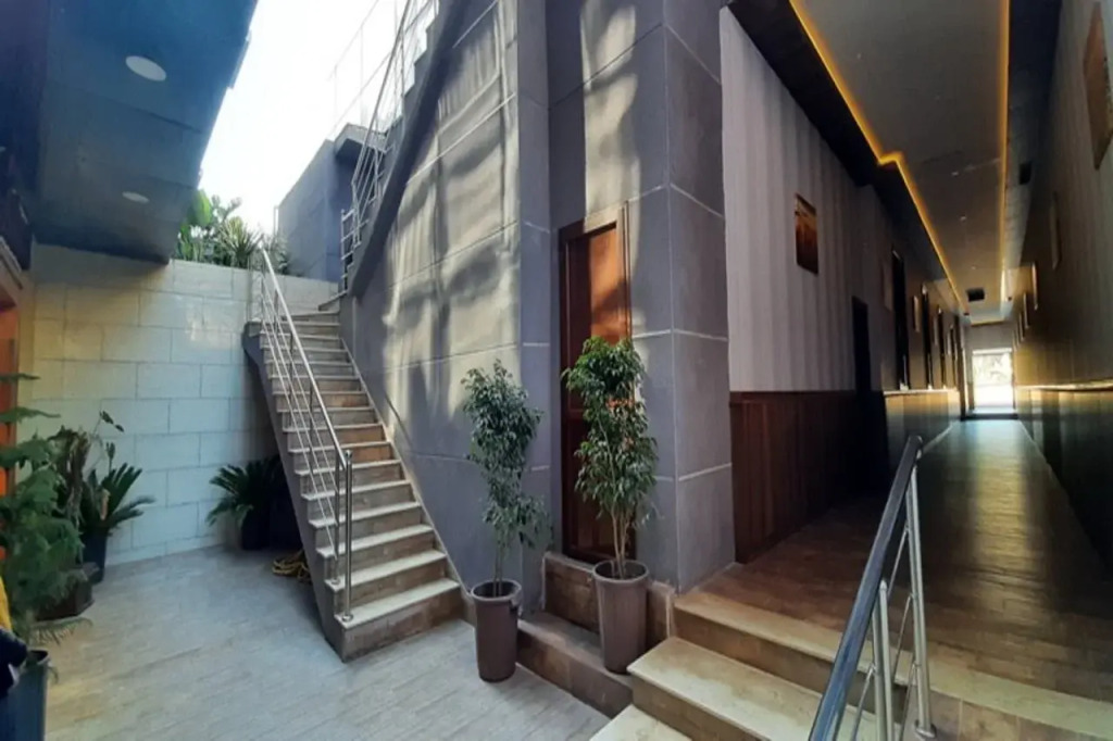 LB Suites Hotel