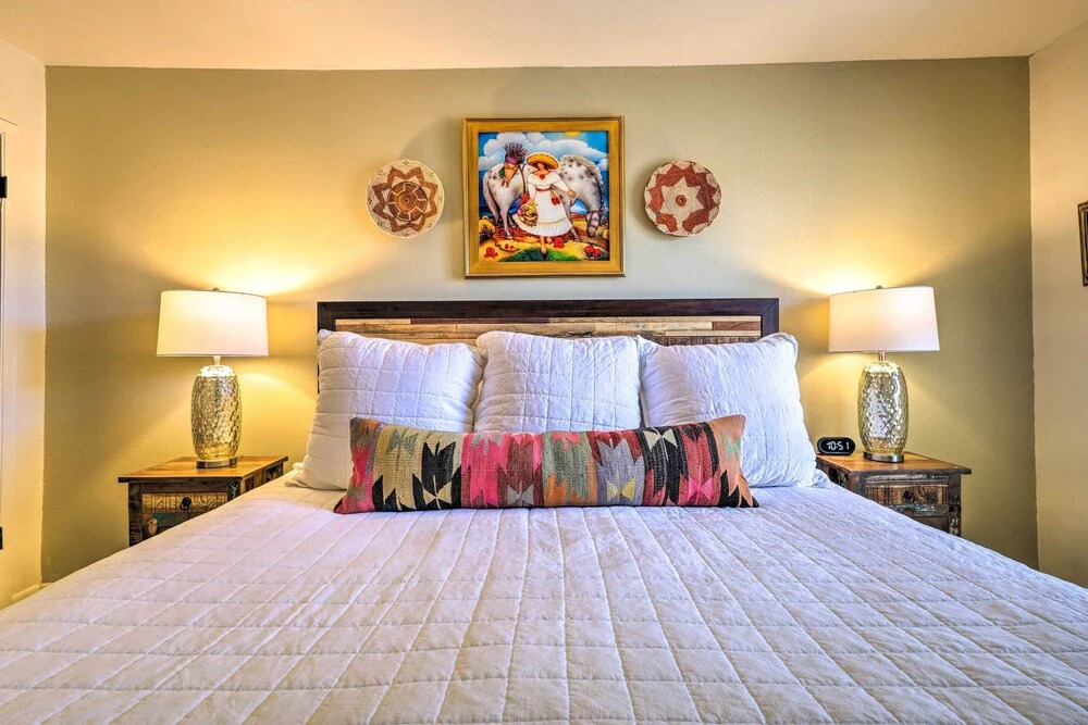 Traditional-style Adobe Casita - Walk to Dtwn