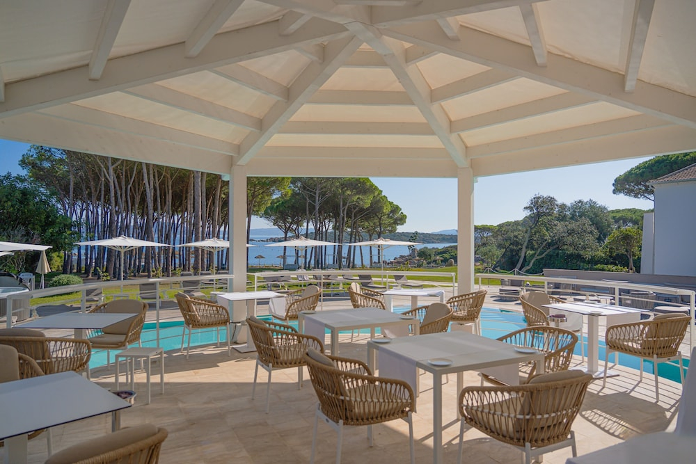 Hotel with swimming pool in Conca Verde just 100 mt from the sea