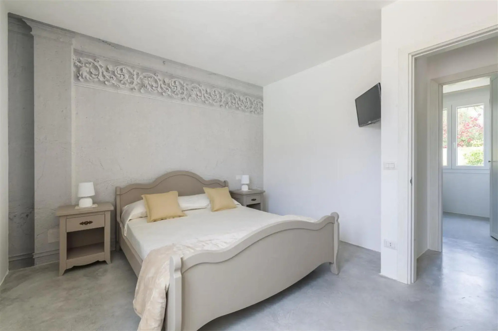 Charming house in a villa with pool and garden in Santa Caterina-Casina Greca