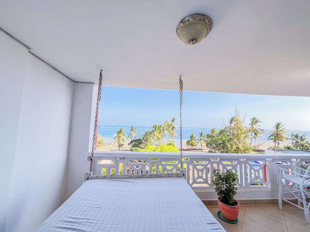 Pumziko Beachfront Apartment