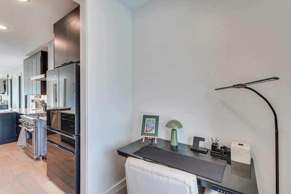 2 Mi to Wakemed: Modern Raleigh Duplex w/ Yard