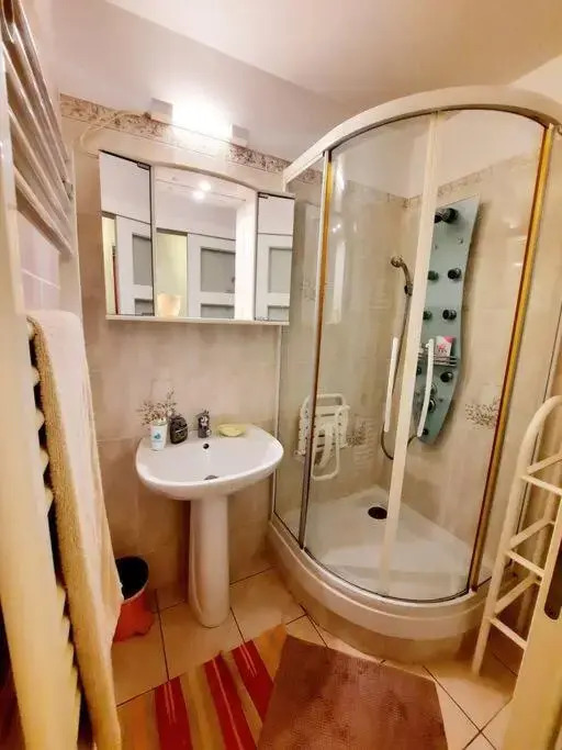Villa 130m2, near St-Tropez, direct beach access