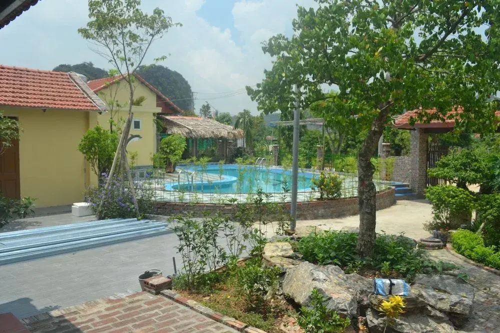 Tam Coc Riverside Bungalow