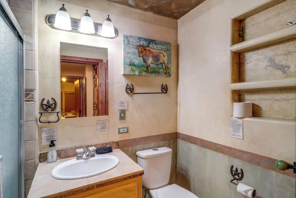 Home Near Sabino Canyon: Hot Tub & Swim Spa Access