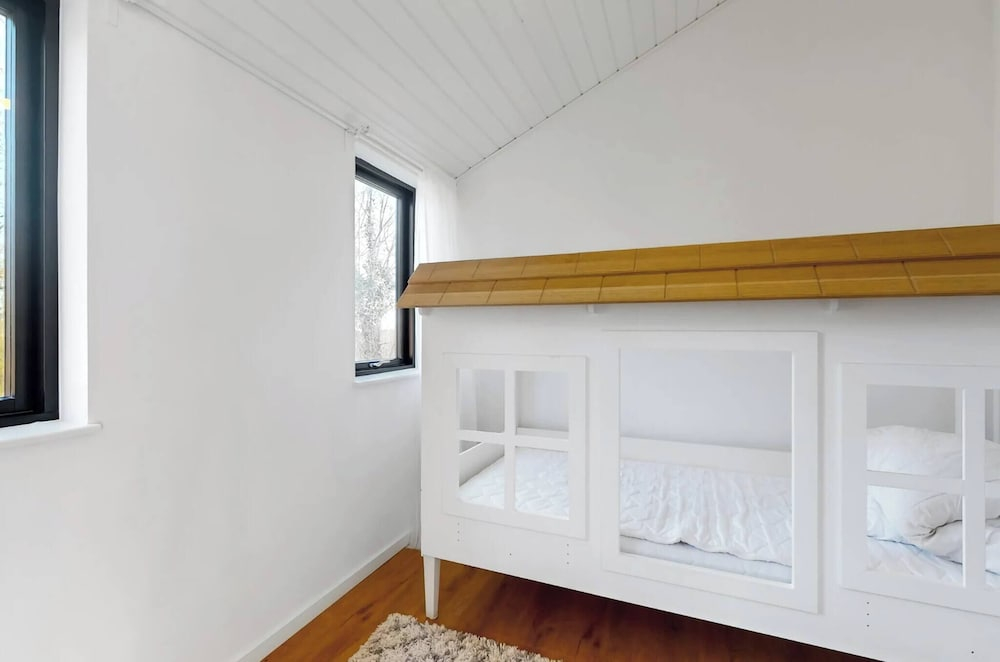 Stylish Cottage Near Beach, Cliff and Harbour Life