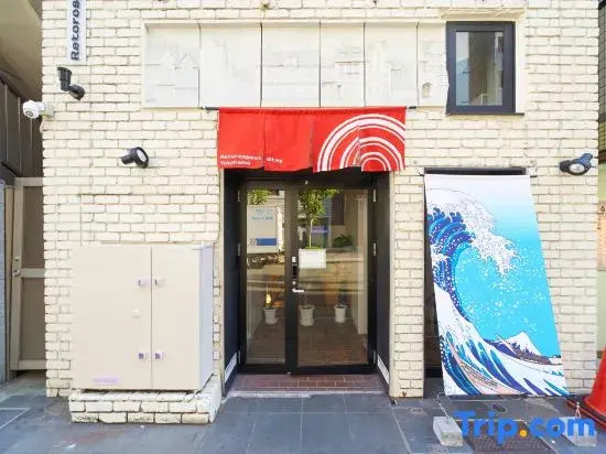 Yokohama Chinatown 3 min walk / Motomachi & Nihon-Odori Station 5 min walk / Cabin-style rooms