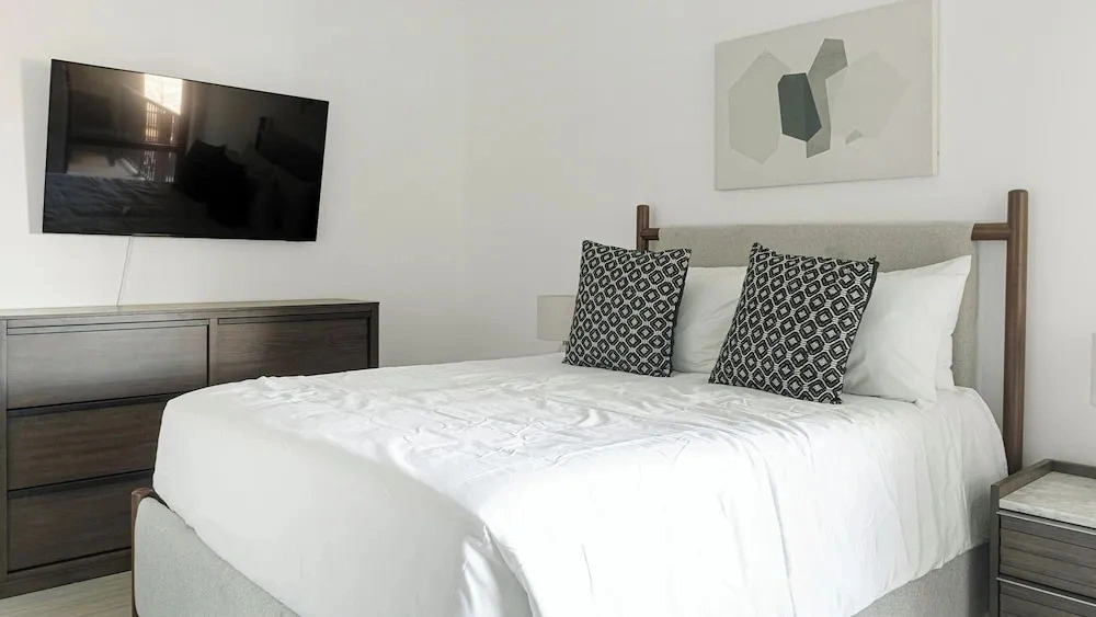 Landing Apartments near Charlotte Convention Center