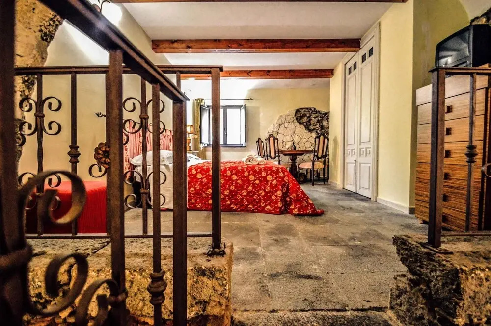 La Vecchia Torre- Beautiful Villa Surrounded by Greenery Located Between the Beautiful Etna and the