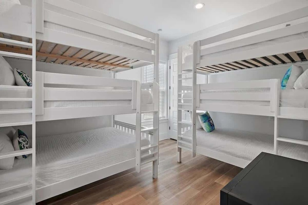 3-story Comfortable Home Near the Beach