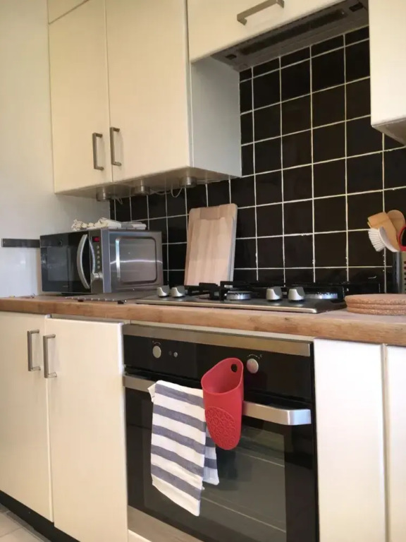 Glasgow Scotstoun Cottage Flat