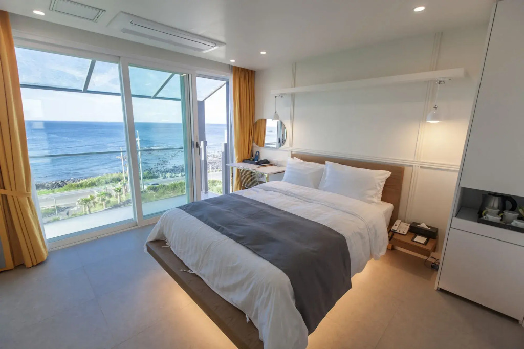 Rich Hotel