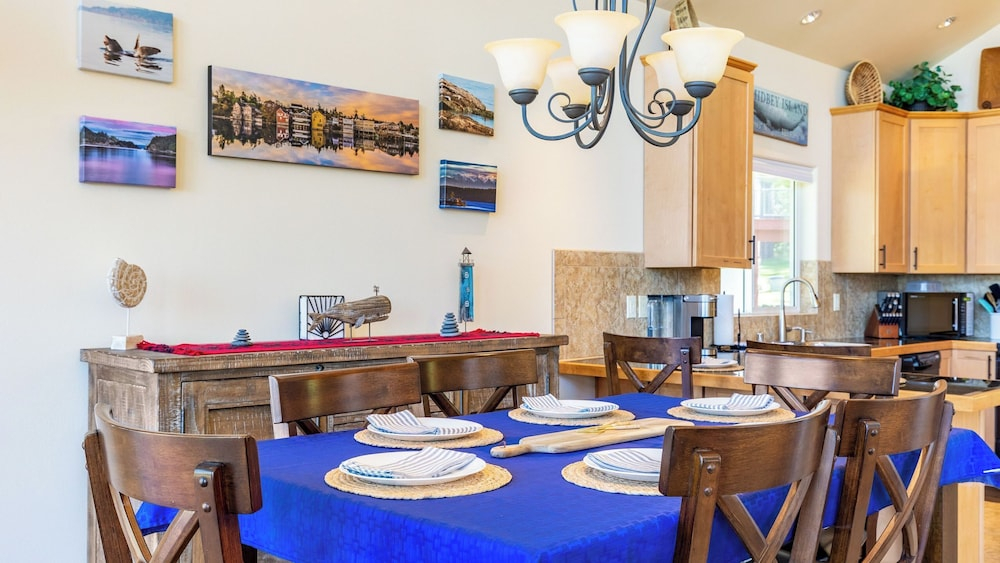Harborview Getaway by Avantstay Walk to Beach