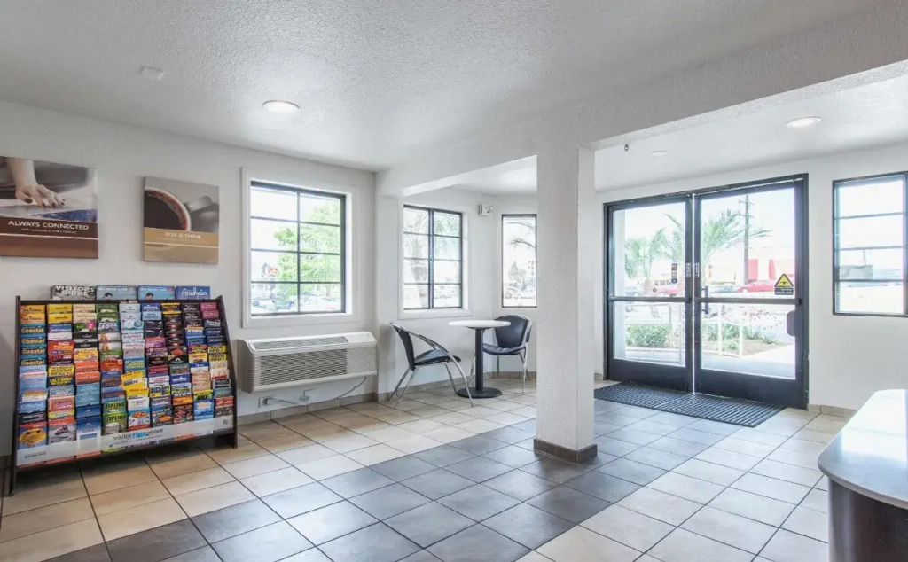 Motel 6-Buena Park, CA - Knotts Berry Farm - Disneyland