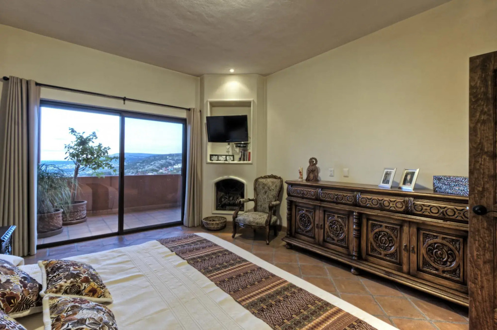 Villa Clara Luna 3 bedroom 3.5 bath Near Centro