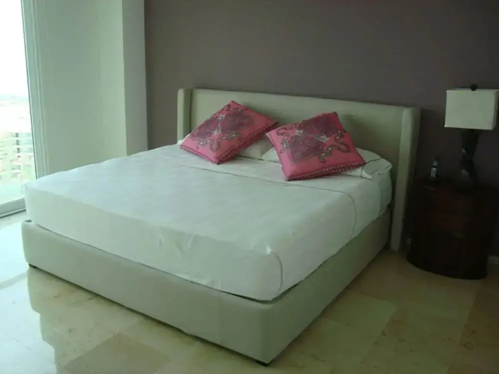 Unlimited Luxury ZAMORA Condo