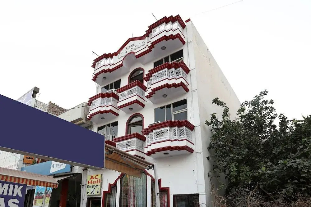 OYO 24421 Classic Hotel