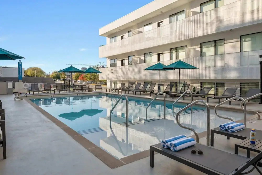 New Walk to Gulch - Private Penthouse Pool Deck Views